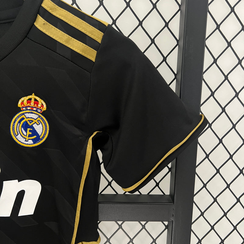 Conjunto Retrô Infantil Oficial do Real Madrid 2011/2012 - Kids