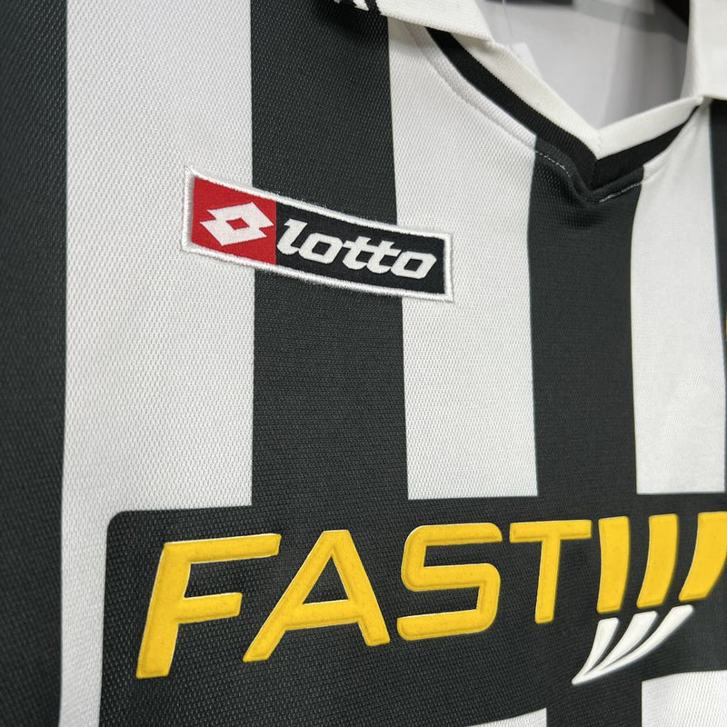 Camisa Retrô da Juventus 2001/2002