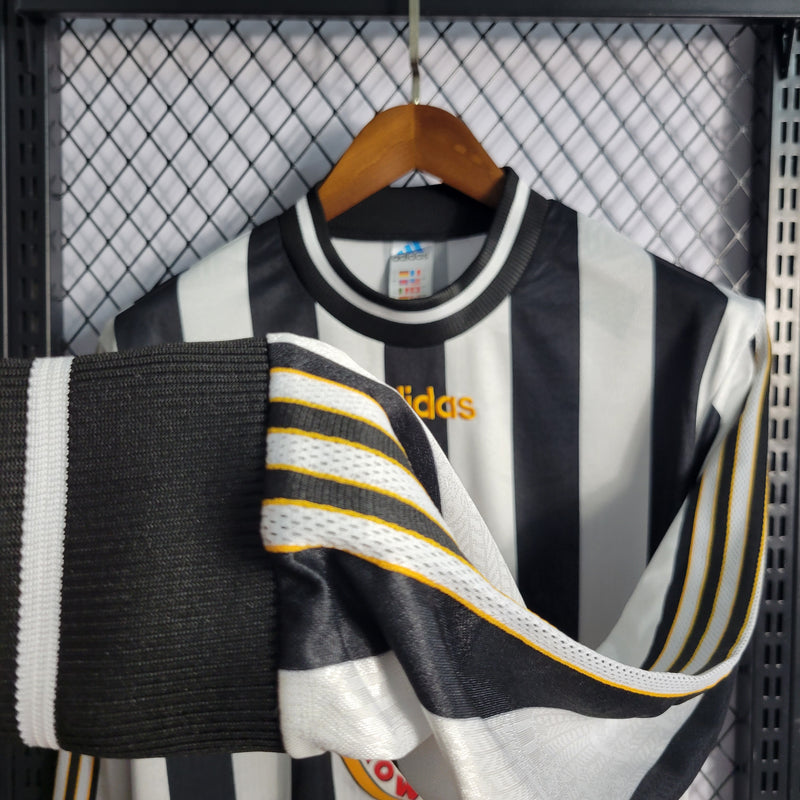 Camisa Retrô do Newcastle 1995/1997 - Manga Longa