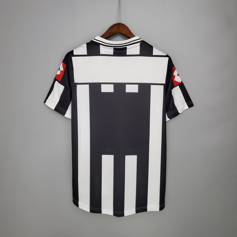 Camisa Retrô da Juventus 2001/2002