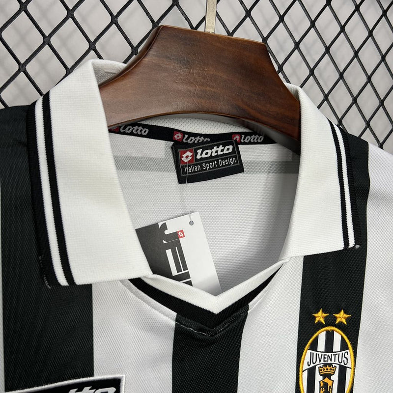 Camisa Retrô da Juventus 2001/2002