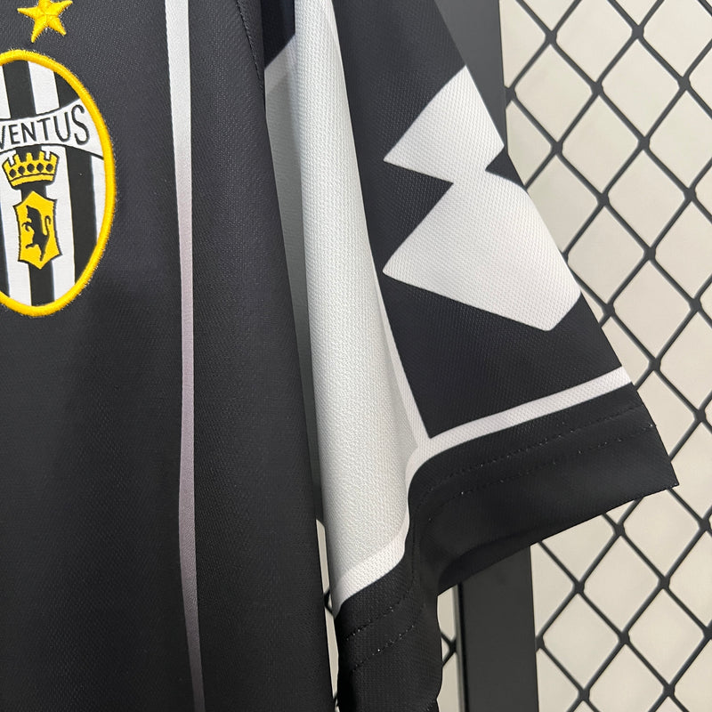 Camisa Retrô da Juventus 2000/2001