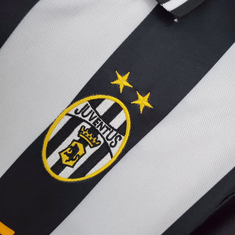 Camisa Retrô da Juventus 2001/2002