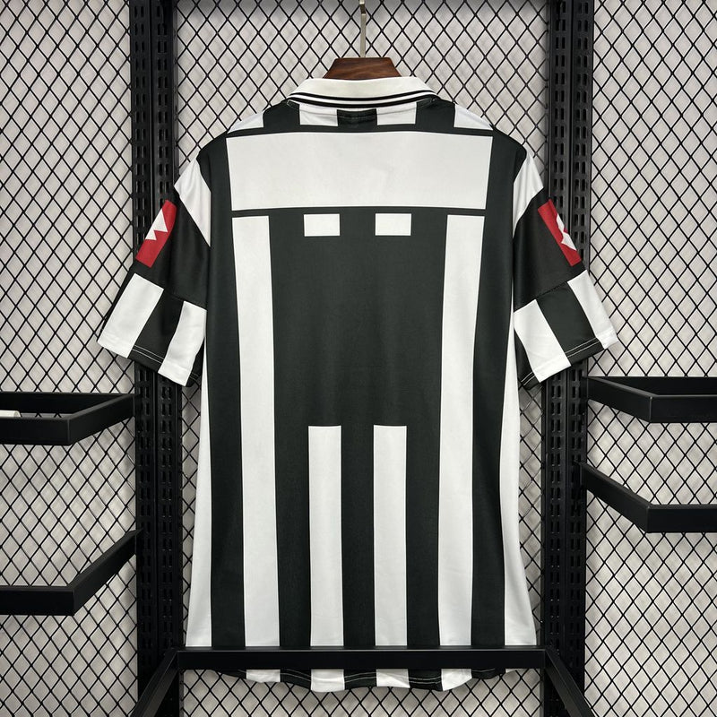 Camisa Retrô da Juventus 2001/2002