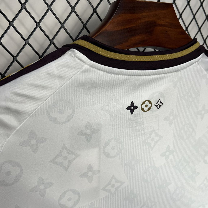 Camisa Oficial do Real Madrid 24/25 Versão Torcedor - Edição Louise Vuitton